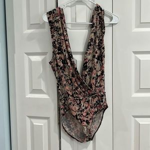 BCBGeneration bodysuit floral